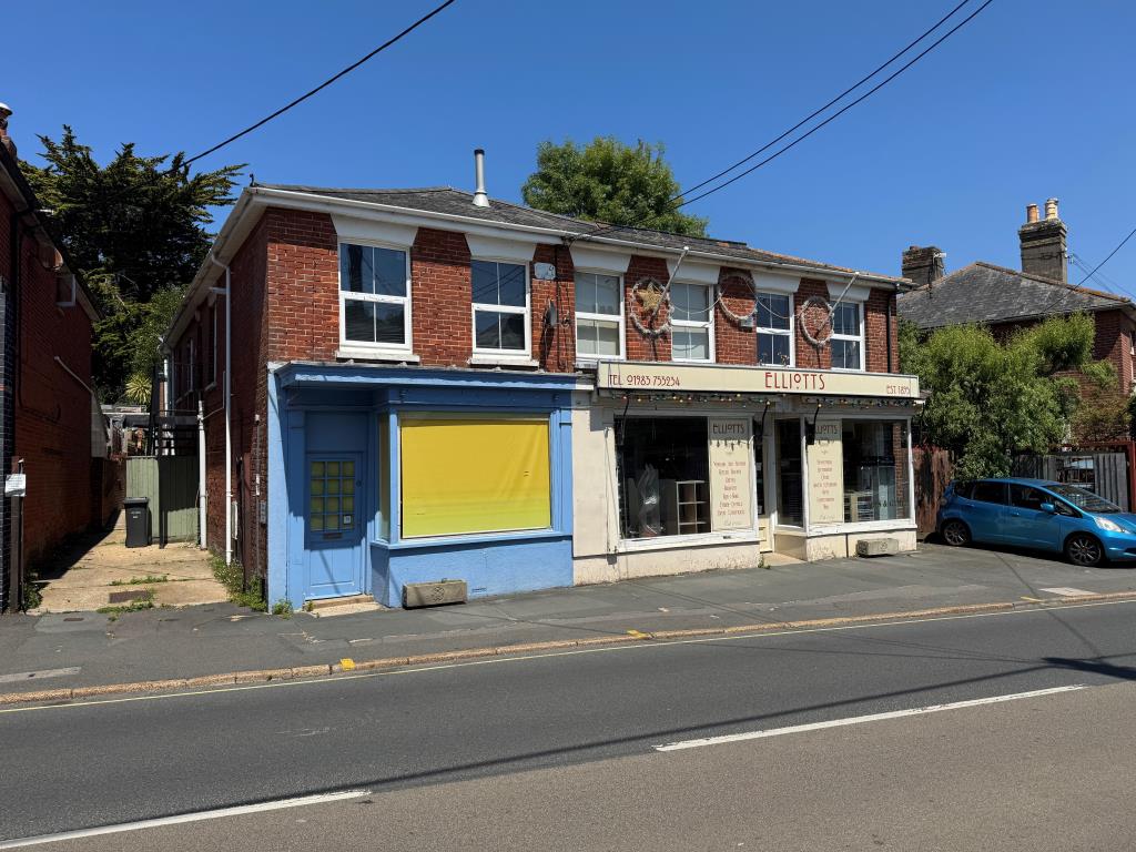Lot: 61 - TOWN CENTRE BUILDING COMPRISING TWO SHOPS, A FLAT AND WITH SCOPE FOR FURTHER SUB-DIVISION - A Front View of the Building